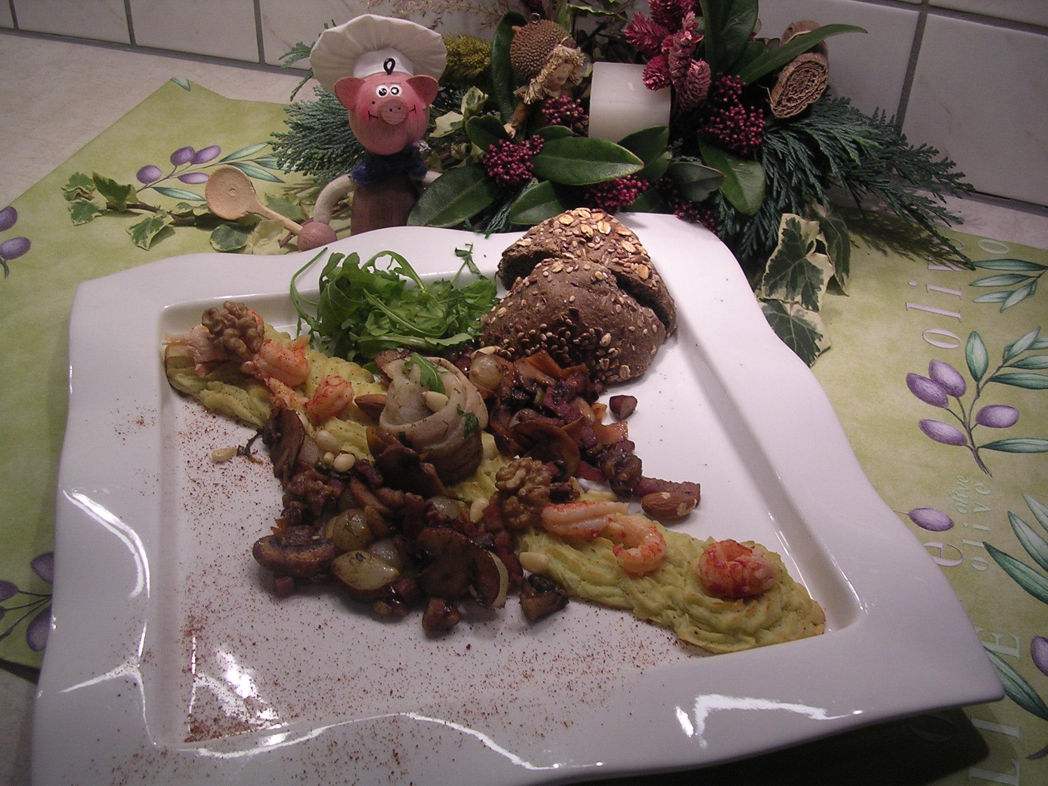 Zeetongrolletje met gerookt spek en noten...