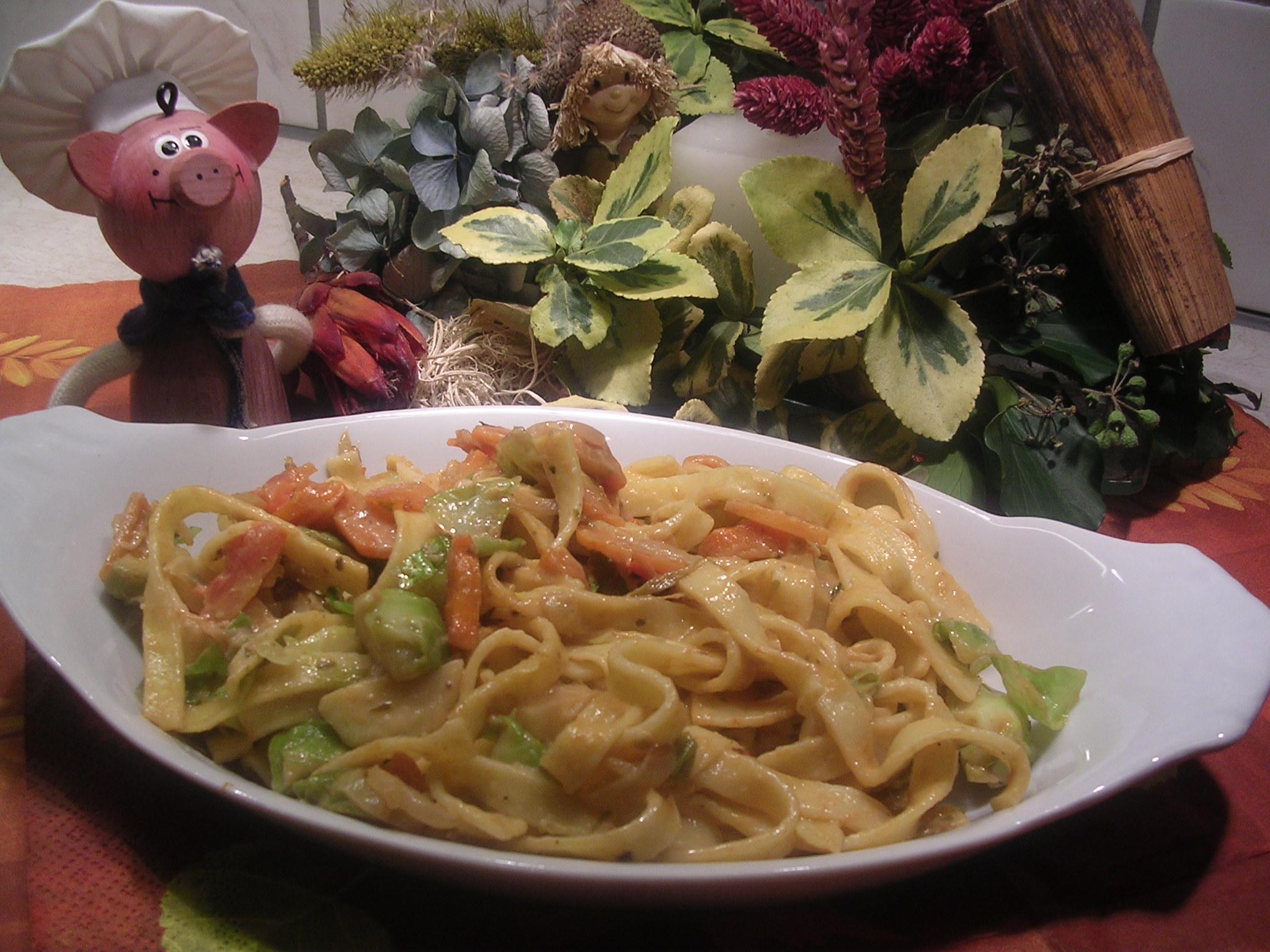 Ieder zijn bordje met pasta en ...