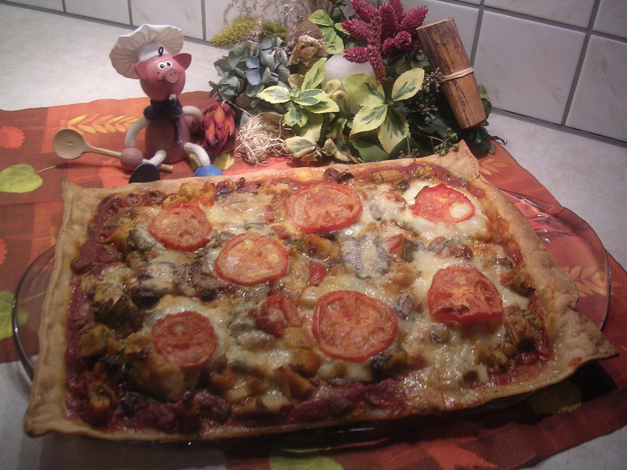 Pizza met blauwe wijting filet