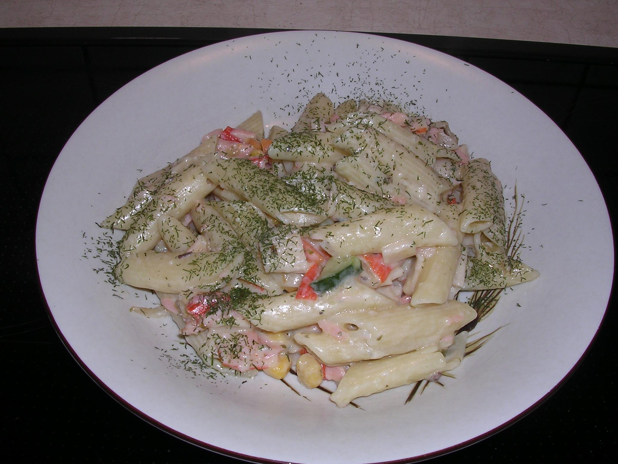Gerookte zalm en krab op een bedje  met pasta
