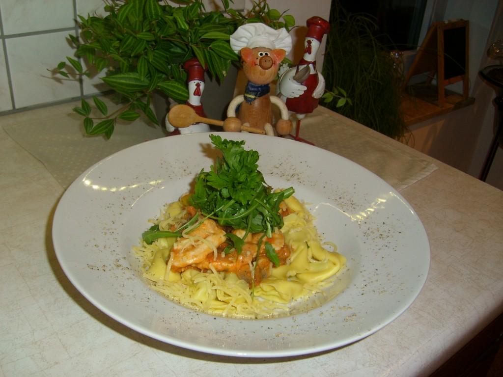 Pasta met kip in een romig tomatensausje