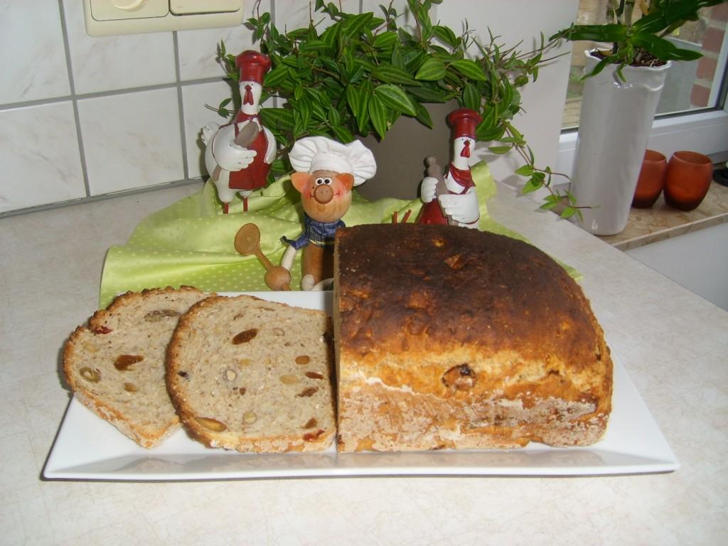 Brood met noten, krenten en vijgen