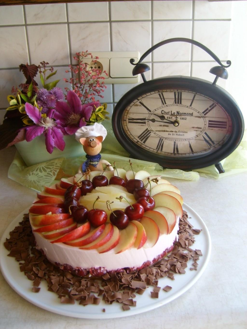 Dessert: kaastaart met kersen, nectarine en peer