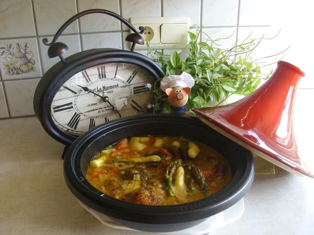 Tajine gevuld met lekkernijen