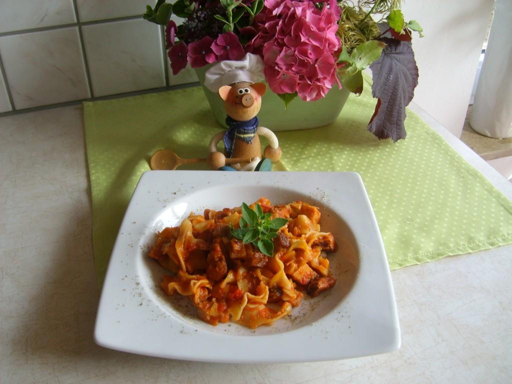 Dagschotel: lintpasta in een rood jasje
