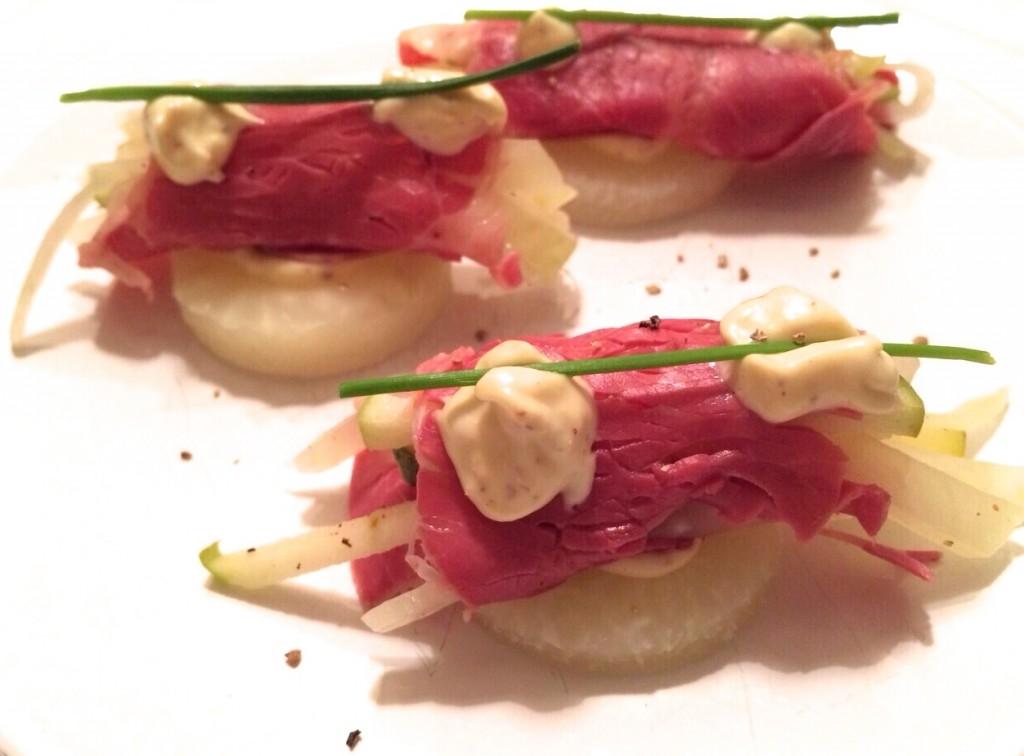 Amuse met koolrabi en pekelvlees
