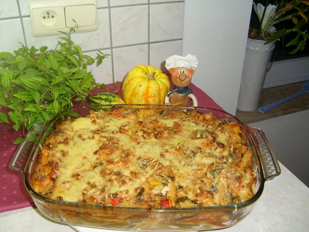 Pasta tricolore met een trio van kaas, groenten en een duootje van vlees