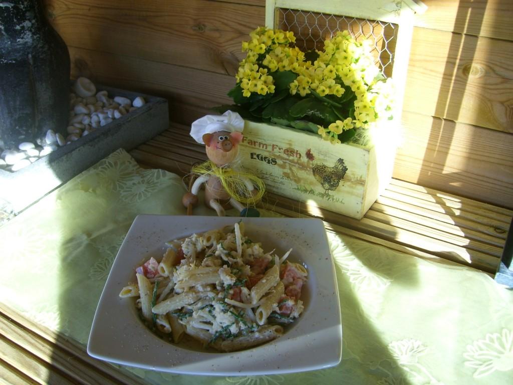 Pasta: penne met tonijn en een frisse salade van groenten