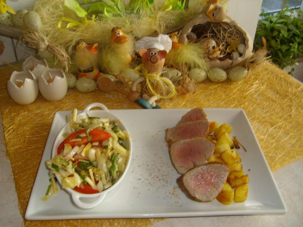 Dagschotel: varkenshaasje met opgebakken aardappelen en een frisse salade