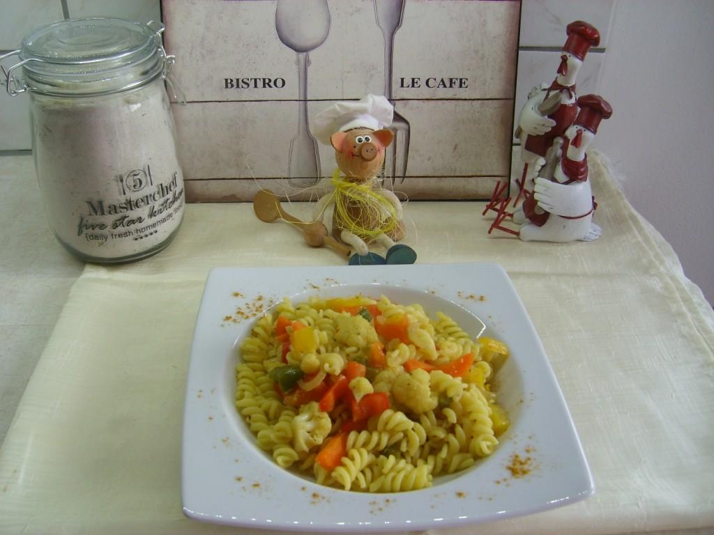 Pasta vegetarisch met een vleugje curry en oregano