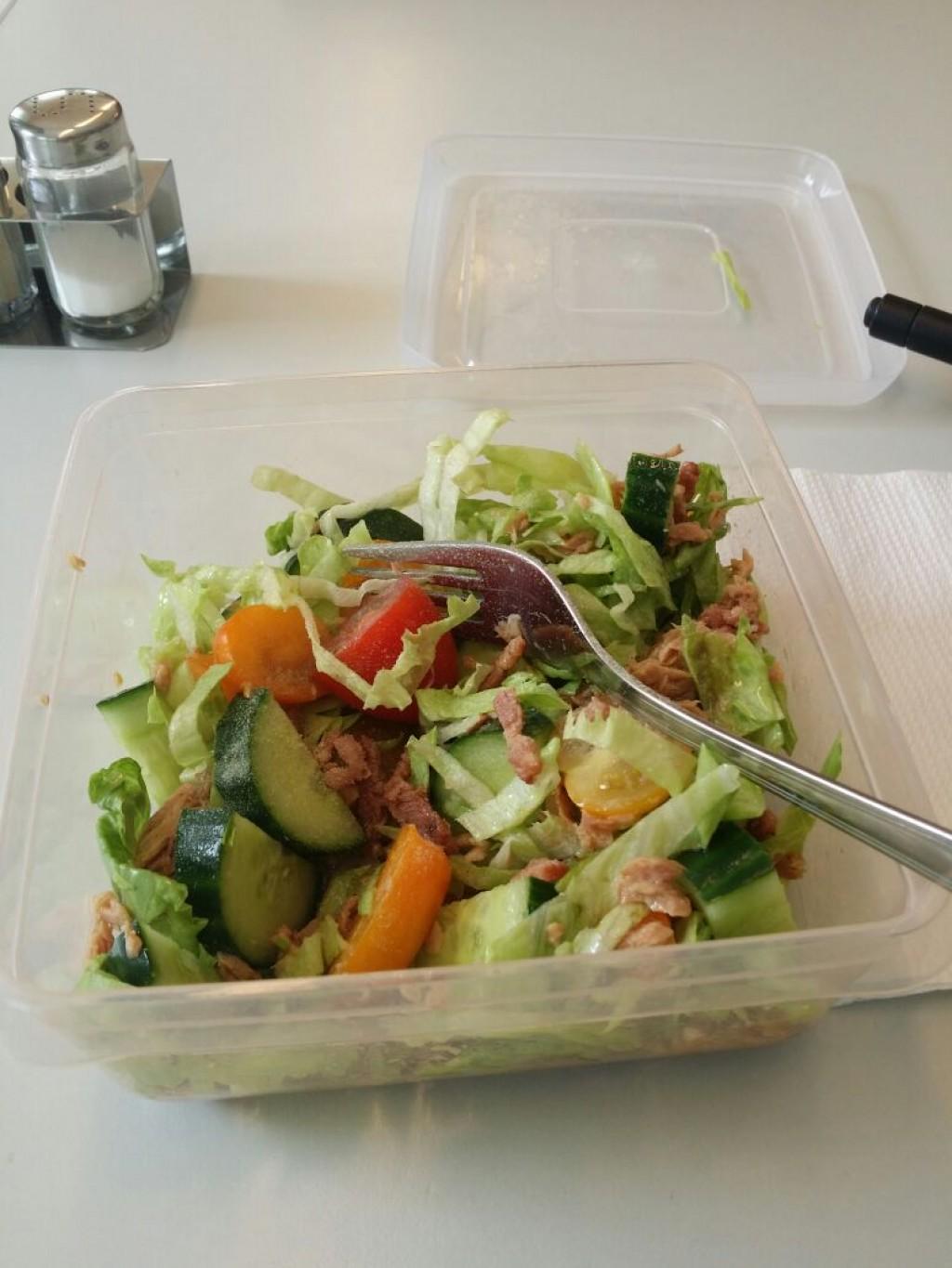 Salade met tonijn en uitgebakken spekjes