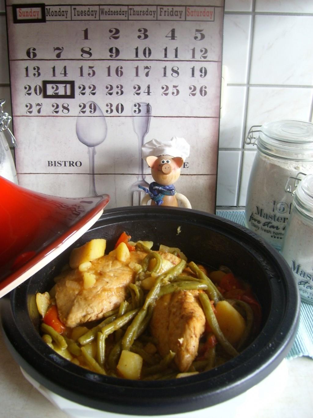 Tajine: kalkoenhaasje met princesboontjes, tomaat en aardappelen