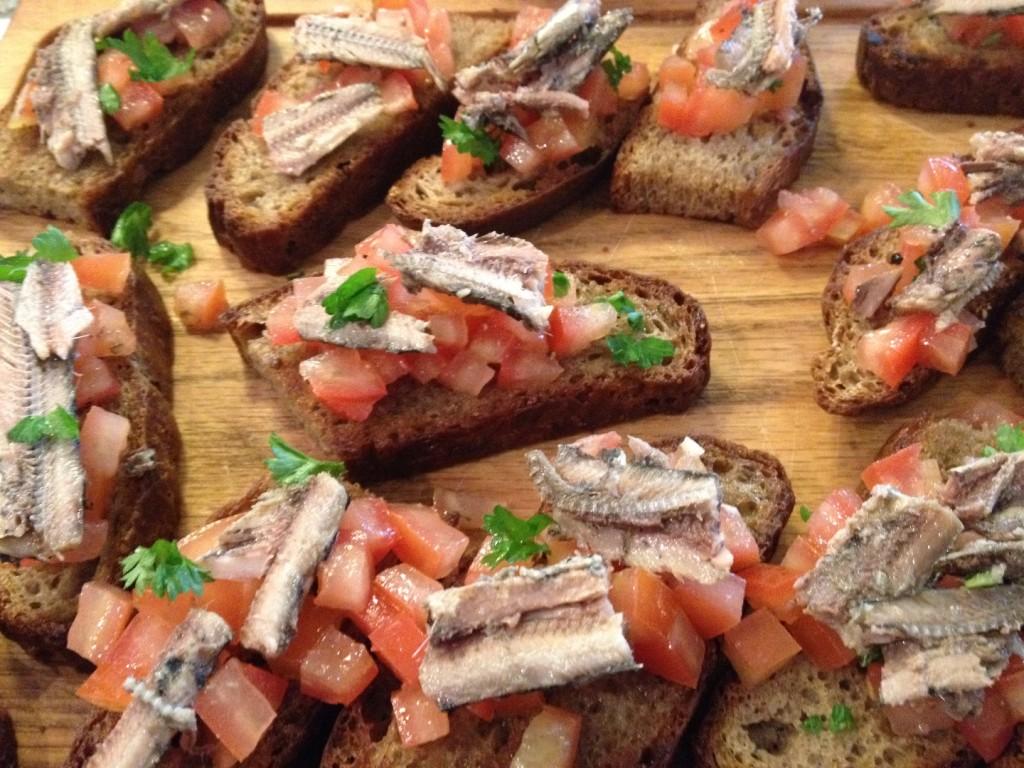 Bruschetta met tomaat en sardines