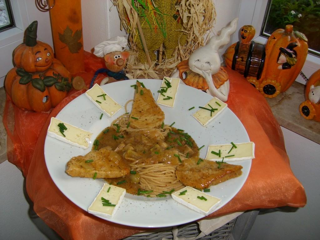 Dagschotel: volkorenpasta met varkenssneetje in een sausje met groenten