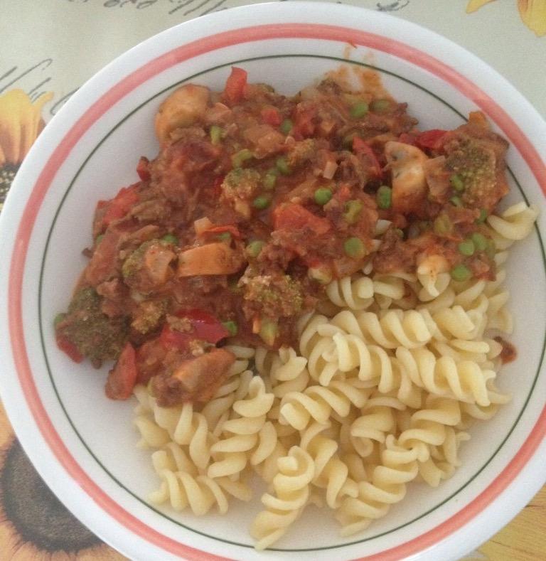 Pastasaus met een ratjetoe uit de koelkast
