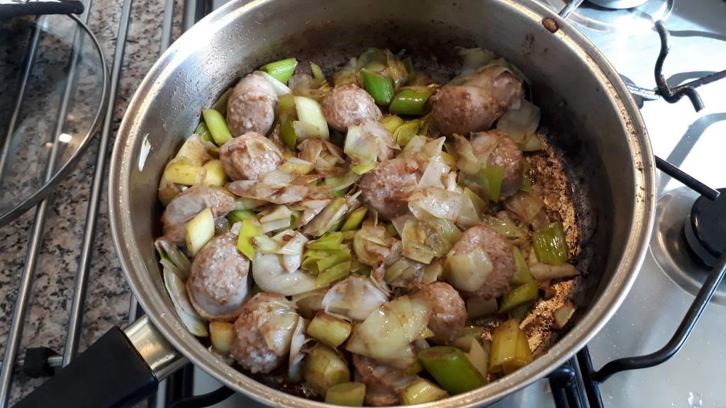 Preischotel met saucijzen