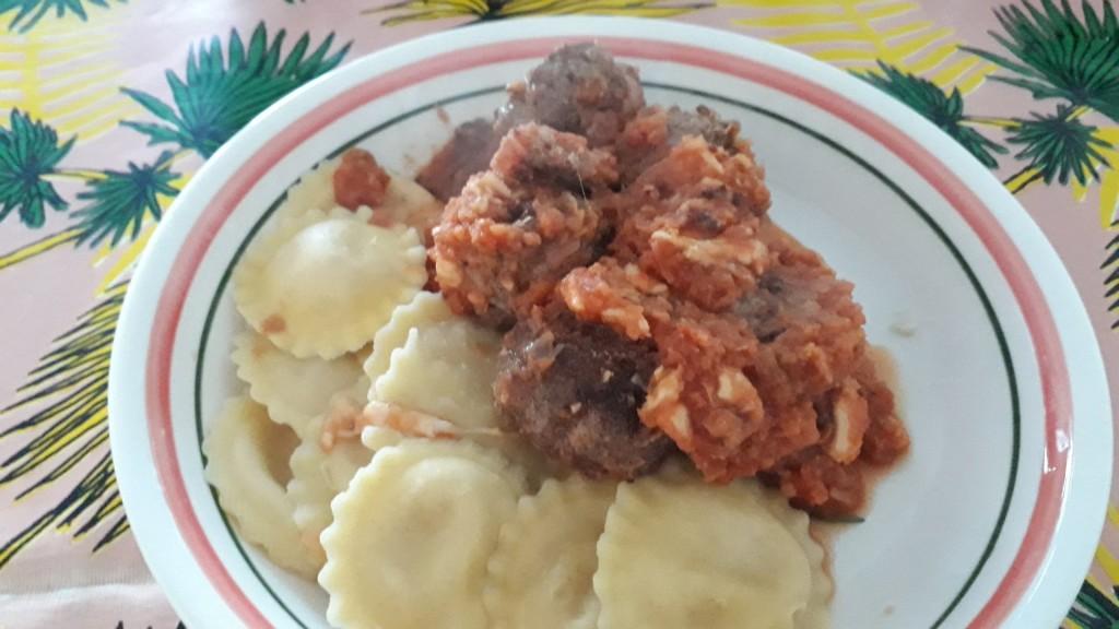 Balletjes gehakt in tomatensaus maar dan net iets anders!!
