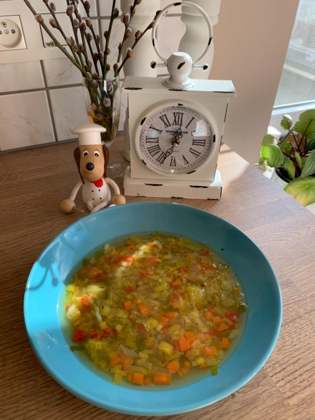 Soep: heldere bouillon met heerlijke groenten