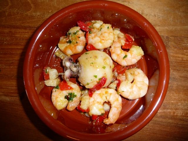 Tapas: Garnalen en sepia met knoflook en peterselie