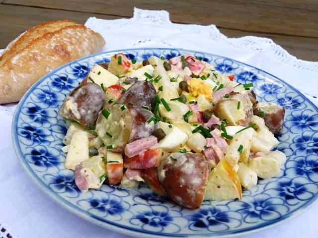 Aardappelsalade met asperges en appel