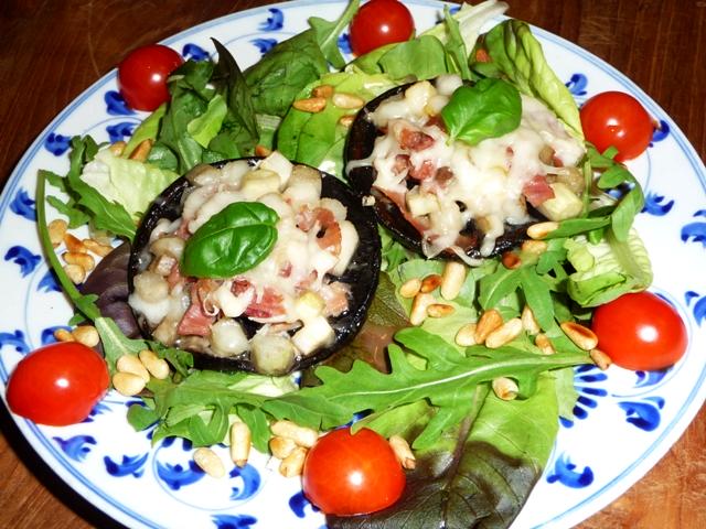 Portobello gevuld met asperges, Parma ham en Pecorino