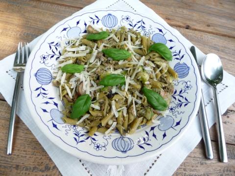 Pasta met tonijn en een hele berg groenten