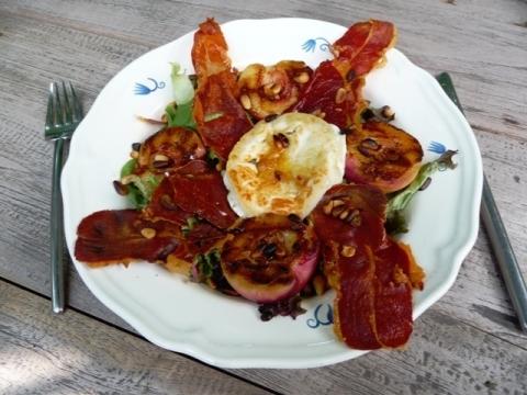 Salade met gegrilde perzik