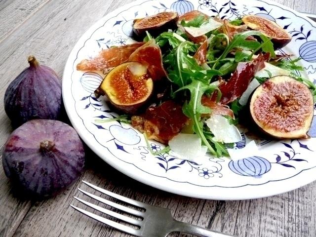Salade met gegrilde vijgen, Parma ham en Parmezaanse kaas