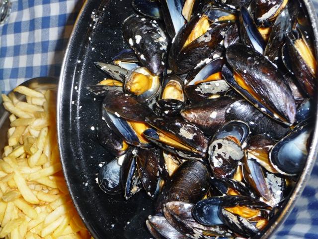 Mosselen op Griekse wijze met feta en ouzo