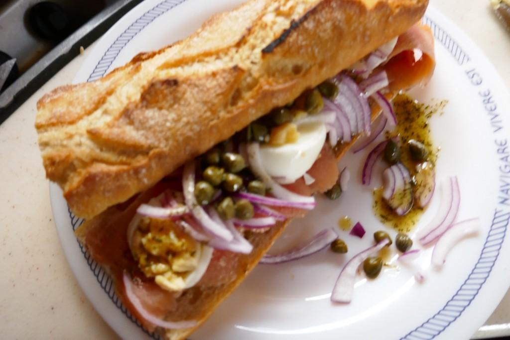 Pistoletje zalm met mosterd- dille dressing