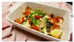 Kabeljauw uit de oven met cherrytomaatjes, feta en olijfringetjes