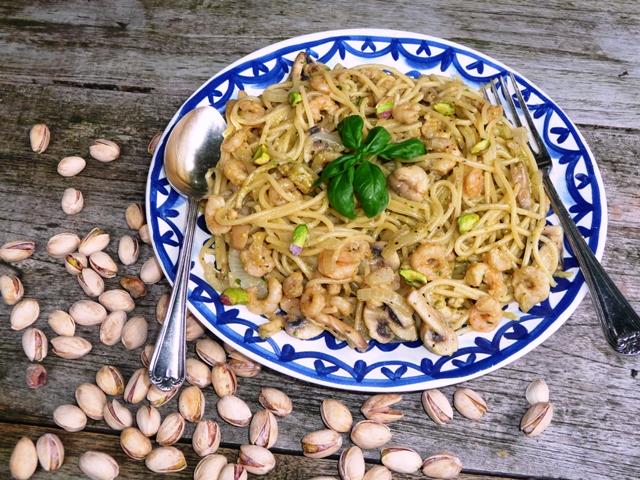 Siciliaanse pasta met pistachepesto en garnalen