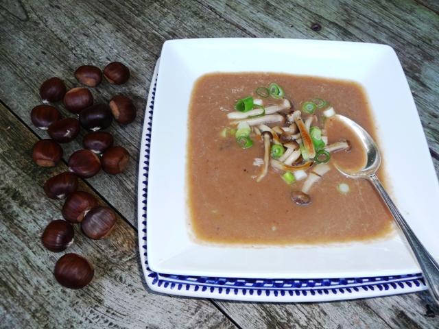 Kastanjesoep met beukenzwammetjes