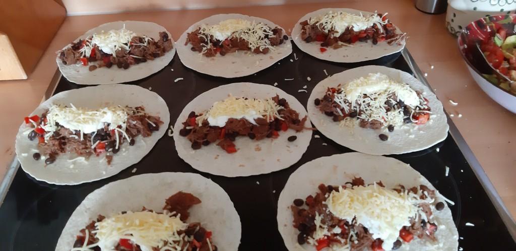 Wraps met gestoofd rundvlees, paprika en zwarte boontjes