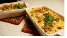 Witlofschotel met brie en notenkorst