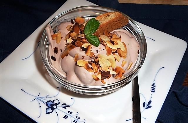 Italiaans amarena mascarpone dessert met cantuccini