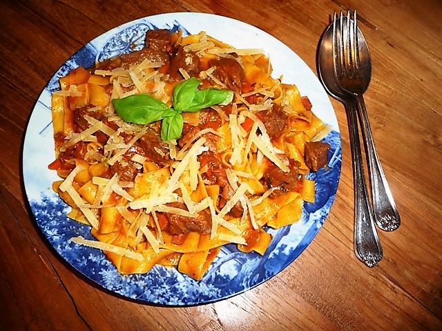 Ragù di manzo con pappardelle (Pappardelle met rundvleesragout)