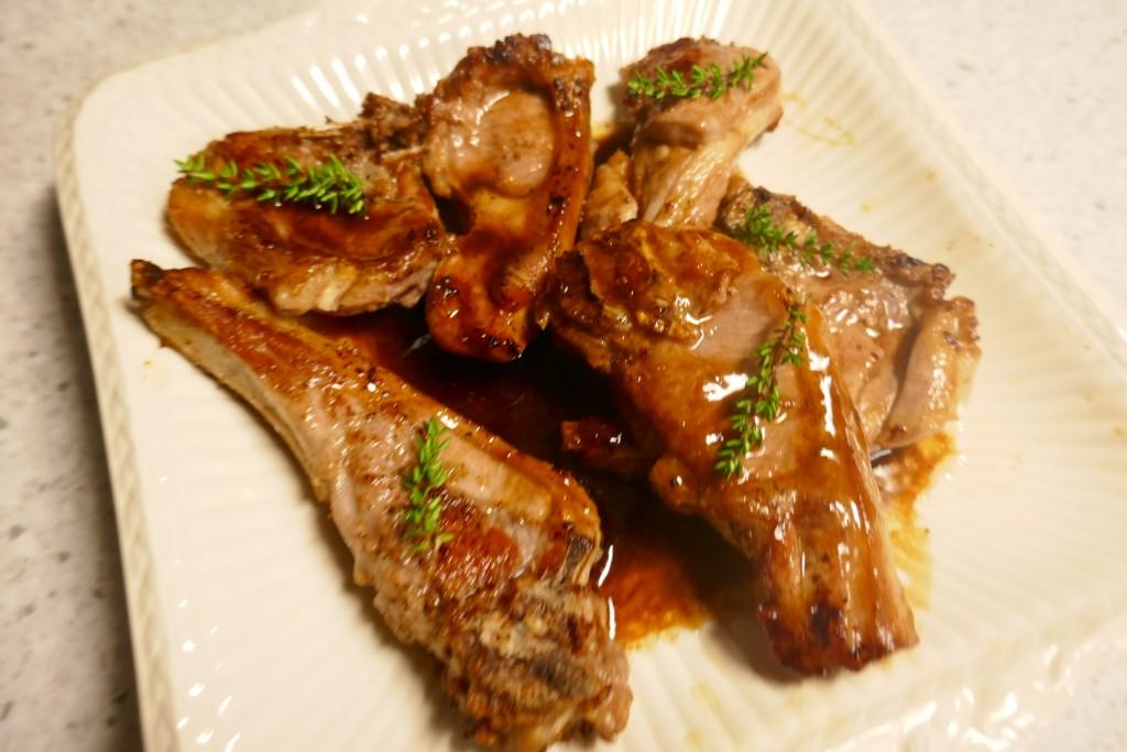 Lamskoteletjes met honing - tijmsaus