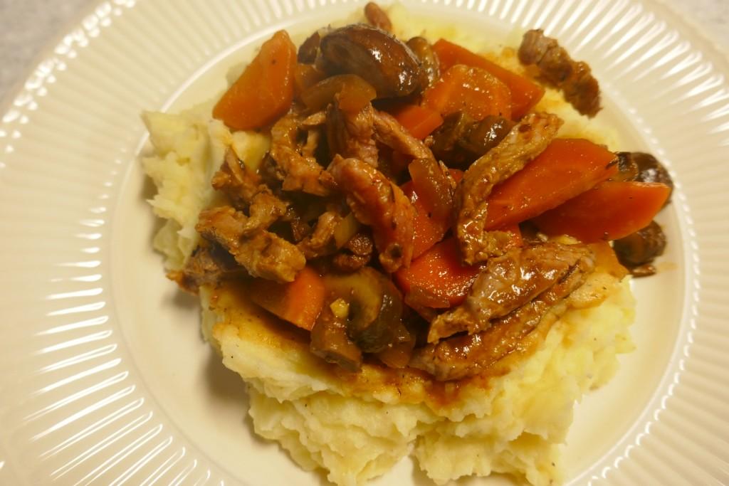 Kruidig , herfstig stoofje met champignons en peen.