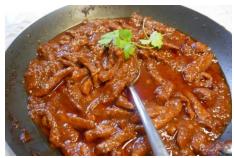 Varkensvlees in een Babi Pangang-marinade