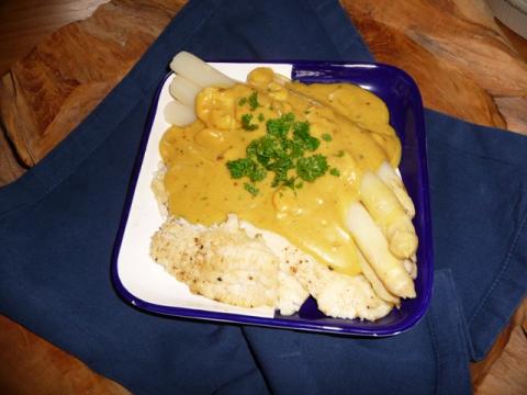 Romige kerriesaus met garnaaltjes voor bij asperges en schol