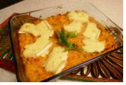 Hutspot met spekjes en brie uit de oven