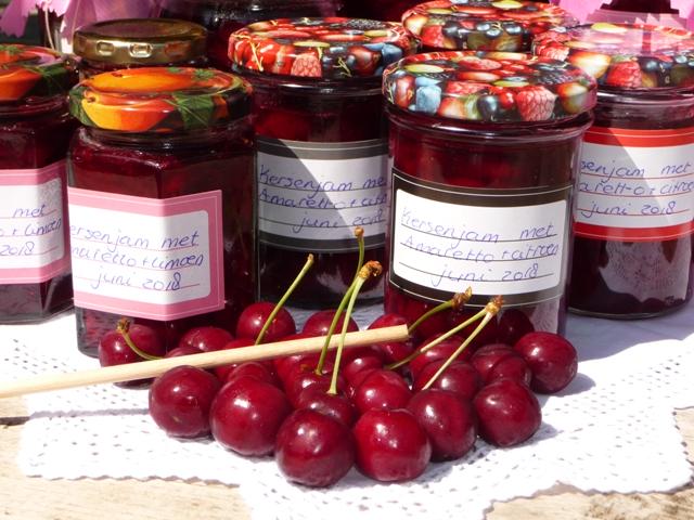 Kersenjam met Amaretto en citroen of limoen