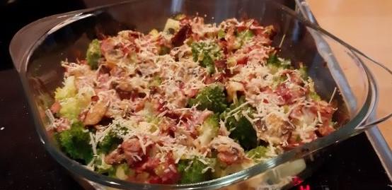Romanesco, gegratineerd met ham en champignonroomsaus