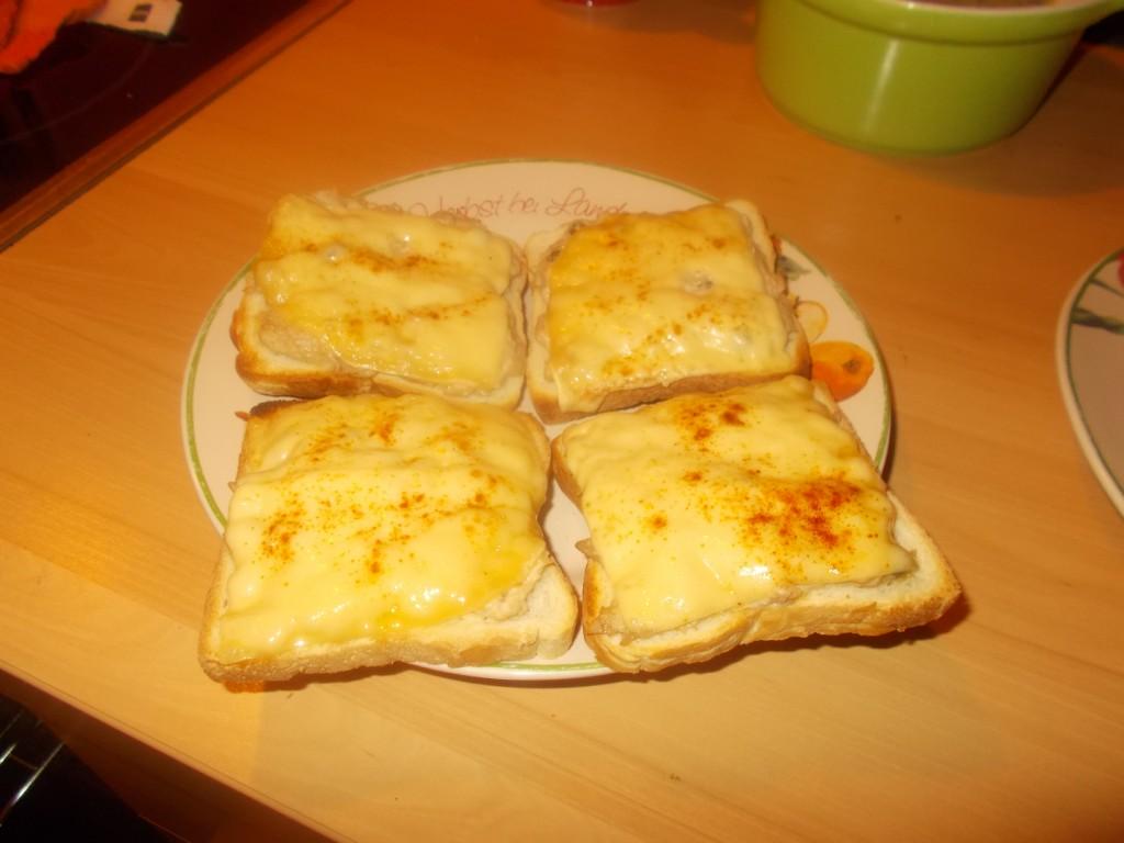 Warme tonijnboterhammetjes uit de oven.