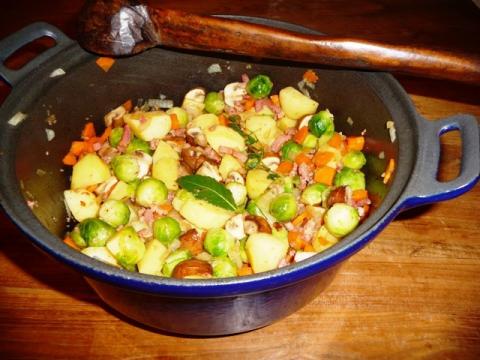 Houthakkerspannetje met spruitjes