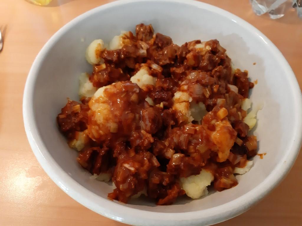 Bloemkool met pinda-gehaktsaus
