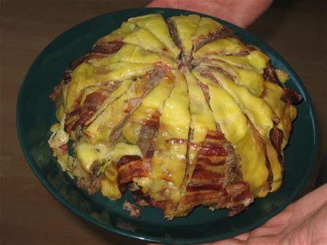 Gelders gehaktbrood met ham en kaas ( Gehaktbol )