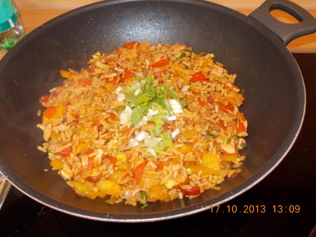 Pittige rijst met paprika en gerookte kipfilet
