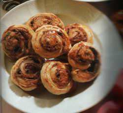 Rozijnenbroodjes van bladerdeeg